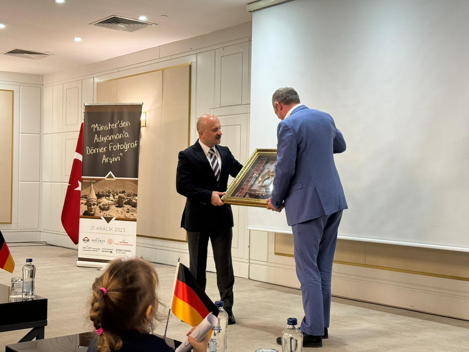 EMCC Professor Michael Blömer receives a gift from the Governor of Adıyaman Province in gratitude for the support provided to the region hit hard by the earthquake disaster.